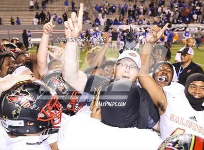 Thumbnail 2 in St. Pauls vs. Salisbury (NCHSAA 2AA Football Championship) photogallery.