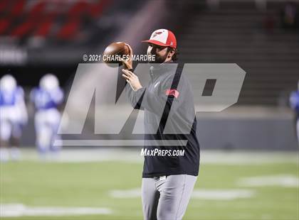Thumbnail 1 in St. Pauls vs. Salisbury (NCHSAA 2AA Football Championship) photogallery.