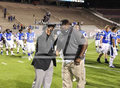 Thumbnail 1 in St. Pauls vs. Salisbury (NCHSAA 2AA Football Championship) photogallery.