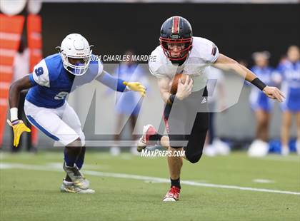 Thumbnail 1 in St. Pauls vs. Salisbury (NCHSAA 2AA Football Championship) photogallery.