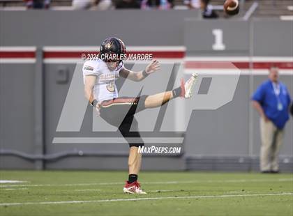 Thumbnail 3 in St. Pauls vs. Salisbury (NCHSAA 2AA Football Championship) photogallery.