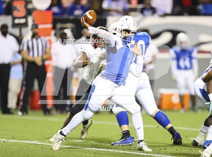Thumbnail 1 in St. Pauls vs. Salisbury (NCHSAA 2AA Football Championship) photogallery.