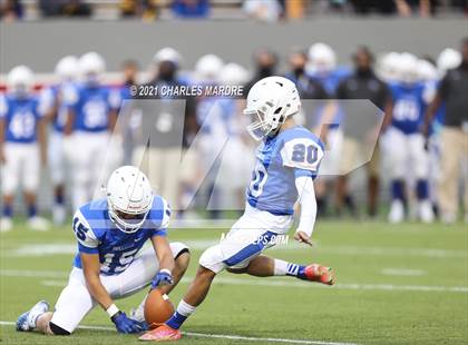 Thumbnail 3 in St. Pauls vs. Salisbury (NCHSAA 2AA Football Championship) photogallery.