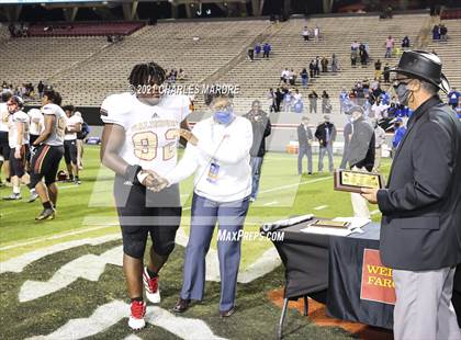 Thumbnail 2 in St. Pauls vs. Salisbury (NCHSAA 2AA Football Championship) photogallery.