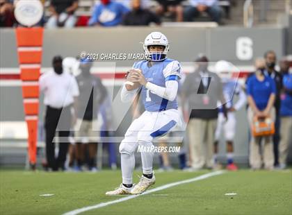Thumbnail 1 in St. Pauls vs. Salisbury (NCHSAA 2AA Football Championship) photogallery.