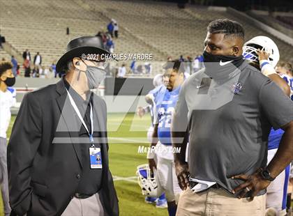 Thumbnail 1 in St. Pauls vs. Salisbury (NCHSAA 2AA Football Championship) photogallery.