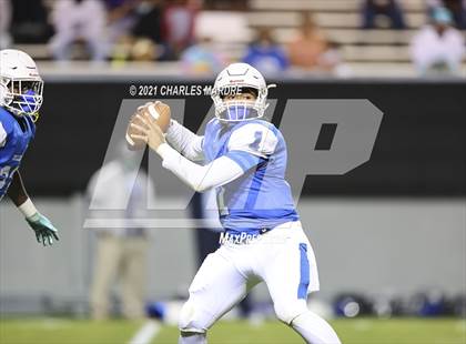 Thumbnail 2 in St. Pauls vs. Salisbury (NCHSAA 2AA Football Championship) photogallery.
