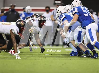 Thumbnail 1 in St. Pauls vs. Salisbury (NCHSAA 2AA Football Championship) photogallery.