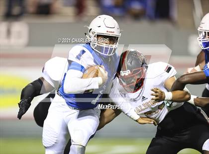 Thumbnail 2 in St. Pauls vs. Salisbury (NCHSAA 2AA Football Championship) photogallery.