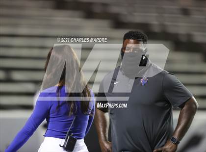 Thumbnail 1 in St. Pauls vs. Salisbury (NCHSAA 2AA Football Championship) photogallery.
