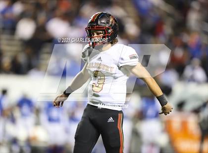 Thumbnail 3 in St. Pauls vs. Salisbury (NCHSAA 2AA Football Championship) photogallery.