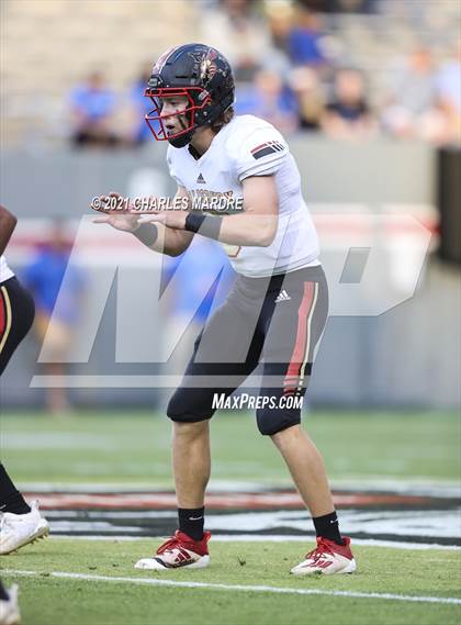 Thumbnail 2 in St. Pauls vs. Salisbury (NCHSAA 2AA Football Championship) photogallery.