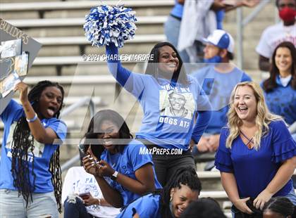 Thumbnail 3 in St. Pauls vs. Salisbury (NCHSAA 2AA Football Championship) photogallery.