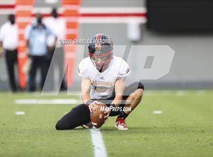 Thumbnail 1 in St. Pauls vs. Salisbury (NCHSAA 2AA Football Championship) photogallery.