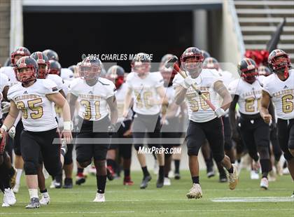 Thumbnail 1 in St. Pauls vs. Salisbury (NCHSAA 2AA Football Championship) photogallery.