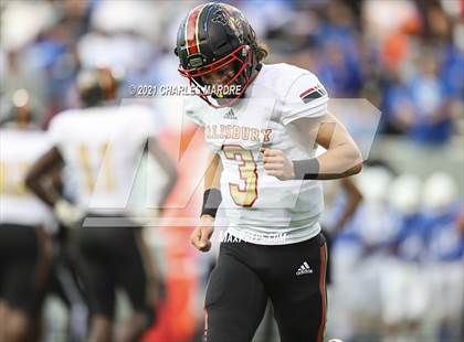 Thumbnail 1 in St. Pauls vs. Salisbury (NCHSAA 2AA Football Championship) photogallery.