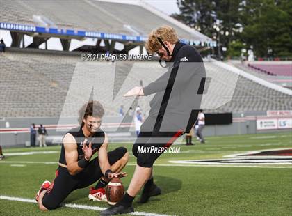 Thumbnail 1 in St. Pauls vs. Salisbury (NCHSAA 2AA Football Championship) photogallery.