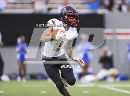 Thumbnail 3 in St. Pauls vs. Salisbury (NCHSAA 2AA Football Championship) photogallery.