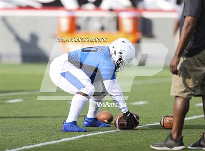 Thumbnail 2 in St. Pauls vs. Salisbury (NCHSAA 2AA Football Championship) photogallery.