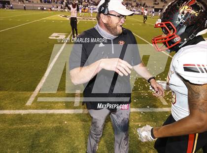 Thumbnail 1 in St. Pauls vs. Salisbury (NCHSAA 2AA Football Championship) photogallery.
