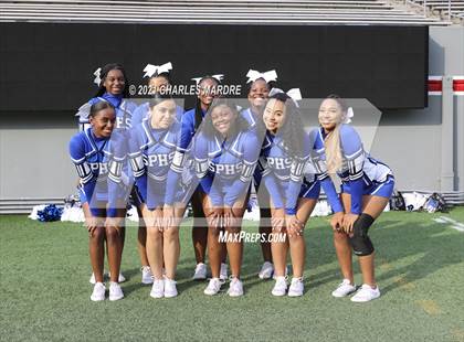 Thumbnail 1 in St. Pauls vs. Salisbury (NCHSAA 2AA Football Championship) photogallery.
