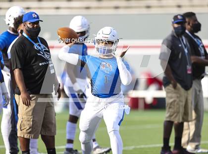 Thumbnail 1 in St. Pauls vs. Salisbury (NCHSAA 2AA Football Championship) photogallery.