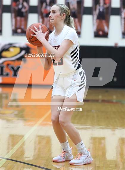 Thumbnail 2 in Chillicothe vs Waverly (OHSAA D2 Sectional Playoff) photogallery.