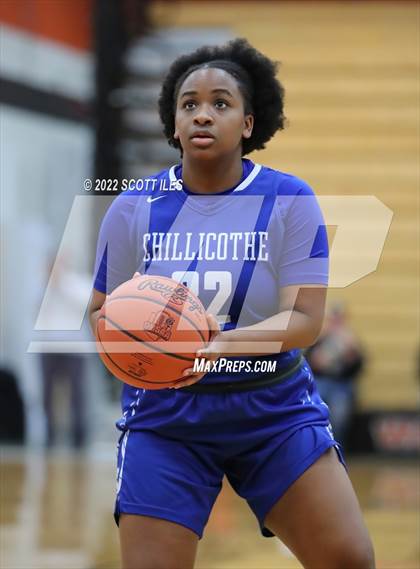 Thumbnail 2 in Chillicothe vs Waverly (OHSAA D2 Sectional Playoff) photogallery.