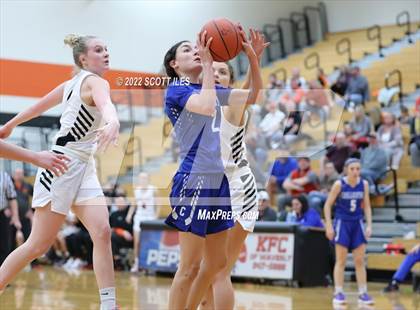 Thumbnail 2 in Chillicothe vs Waverly (OHSAA D2 Sectional Playoff) photogallery.