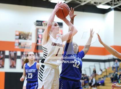 Thumbnail 1 in Chillicothe vs Waverly (OHSAA D2 Sectional Playoff) photogallery.