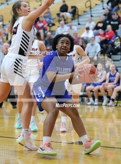 Thumbnail 2 in Chillicothe vs Waverly (OHSAA D2 Sectional Playoff) photogallery.