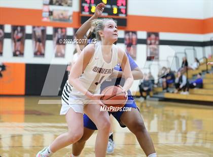 Thumbnail 3 in Chillicothe vs Waverly (OHSAA D2 Sectional Playoff) photogallery.