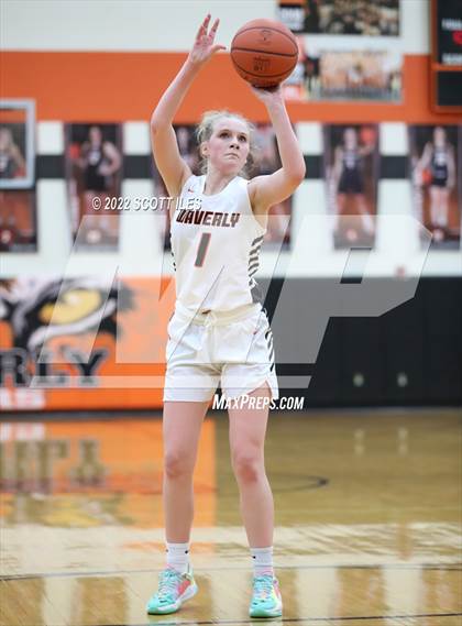 Thumbnail 1 in Chillicothe vs Waverly (OHSAA D2 Sectional Playoff) photogallery.