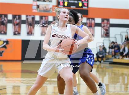 Thumbnail 2 in Chillicothe vs Waverly (OHSAA D2 Sectional Playoff) photogallery.