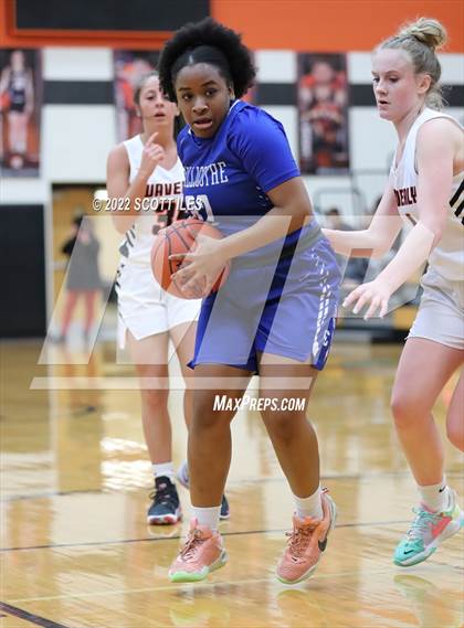 Thumbnail 2 in Chillicothe vs Waverly (OHSAA D2 Sectional Playoff) photogallery.