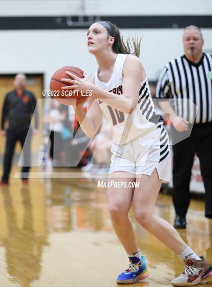 Thumbnail 1 in Chillicothe vs Waverly (OHSAA D2 Sectional Playoff) photogallery.