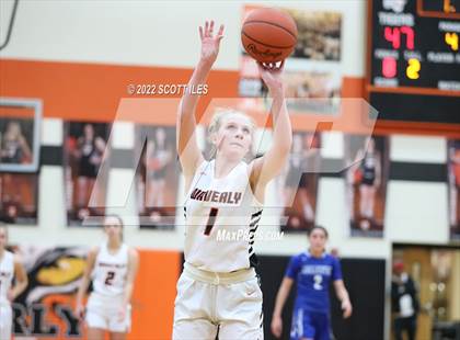 Thumbnail 1 in Chillicothe vs Waverly (OHSAA D2 Sectional Playoff) photogallery.