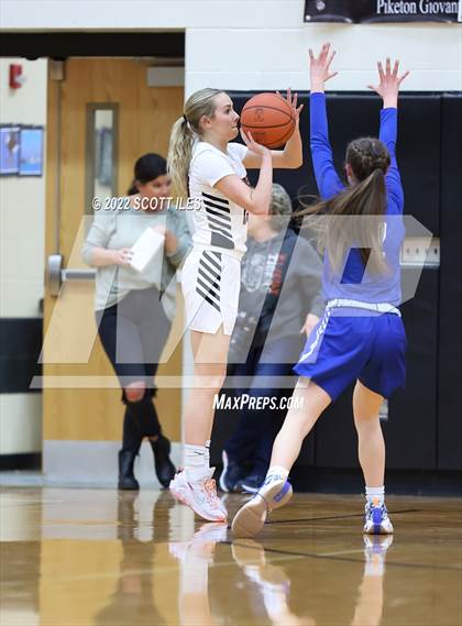 Thumbnail 1 in Chillicothe vs Waverly (OHSAA D2 Sectional Playoff) photogallery.