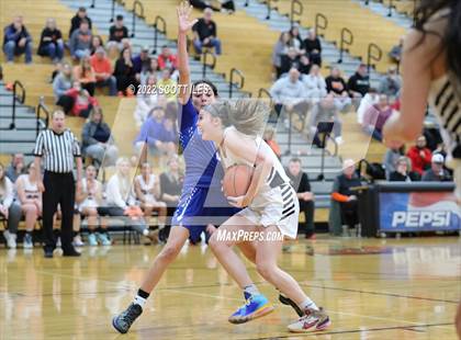 Thumbnail 2 in Chillicothe vs Waverly (OHSAA D2 Sectional Playoff) photogallery.