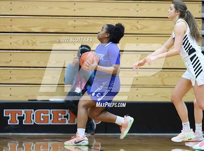 Thumbnail 2 in Chillicothe vs Waverly (OHSAA D2 Sectional Playoff) photogallery.