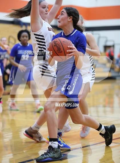 Thumbnail 2 in Chillicothe vs Waverly (OHSAA D2 Sectional Playoff) photogallery.