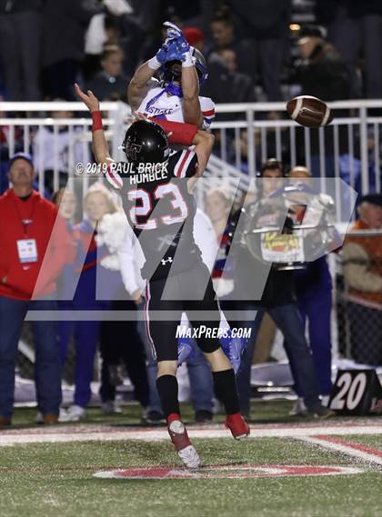 Thumbnail 3 in Lake Travis vs Westlake photogallery.