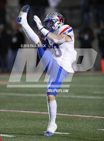 Thumbnail 3 in Lake Travis vs Westlake photogallery.