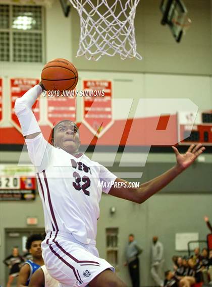 Thumbnail 2 in Belleville West vs. Quincy (IHSA 4A Sectional Semfinal) photogallery.