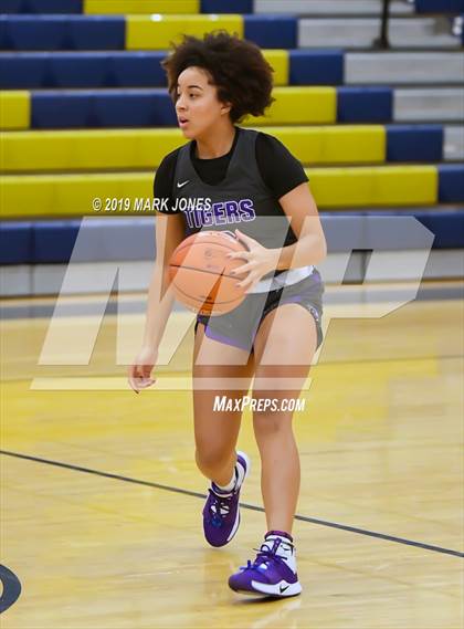 Thumbnail 2 in Riverdale Baptist vs. Millennium (Nike Tournament of Champions)  photogallery.