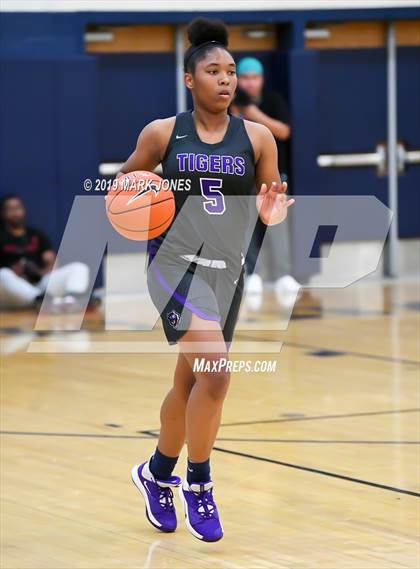 Thumbnail 2 in Riverdale Baptist vs. Millennium (Nike Tournament of Champions)  photogallery.