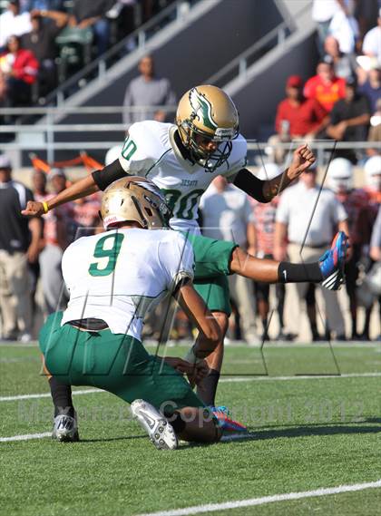 Thumbnail 2 in Bowie vs. DeSoto (UIL 5A Division 1 Regional Playoff) photogallery.