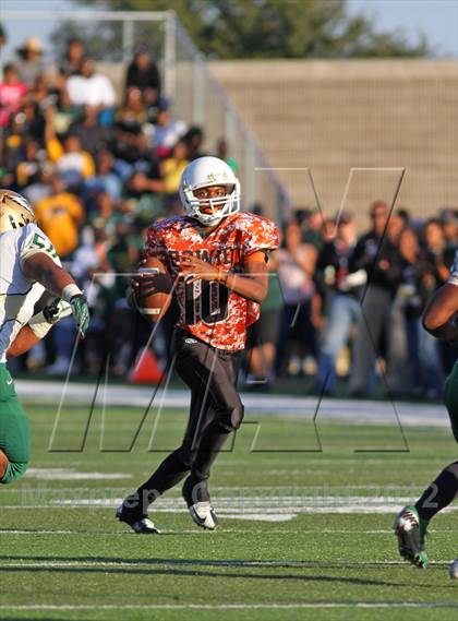 Thumbnail 3 in Bowie vs. DeSoto (UIL 5A Division 1 Regional Playoff) photogallery.