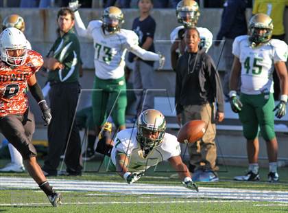 Thumbnail 2 in Bowie vs. DeSoto (UIL 5A Division 1 Regional Playoff) photogallery.
