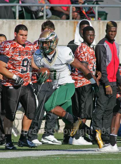Thumbnail 1 in Bowie vs. DeSoto (UIL 5A Division 1 Regional Playoff) photogallery.